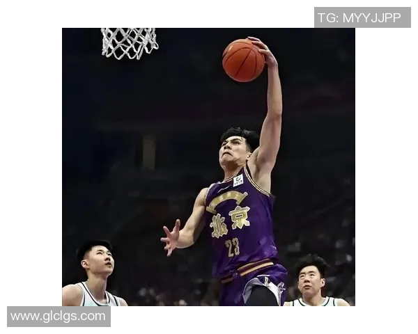 争夺陈国豪的激烈竞争五队争抢朱芳雨需果断出手与郭艾伦联手在望 争夺陈国豪的激烈竞争五队争抢朱芳雨需果断出手与郭艾伦联手在望